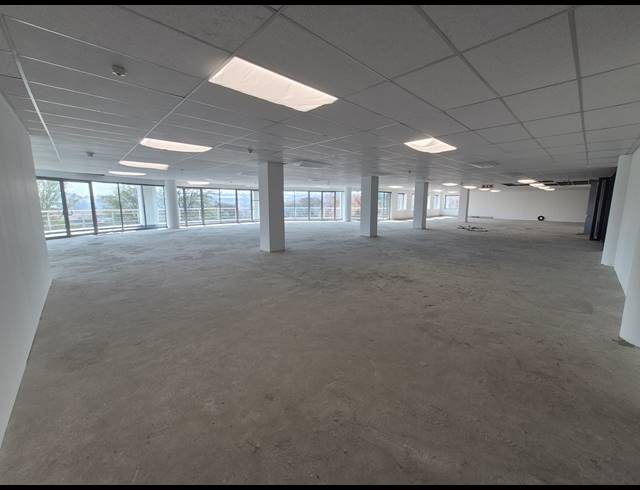 1,195M² OFFICE TO LET IN WOODMEAD